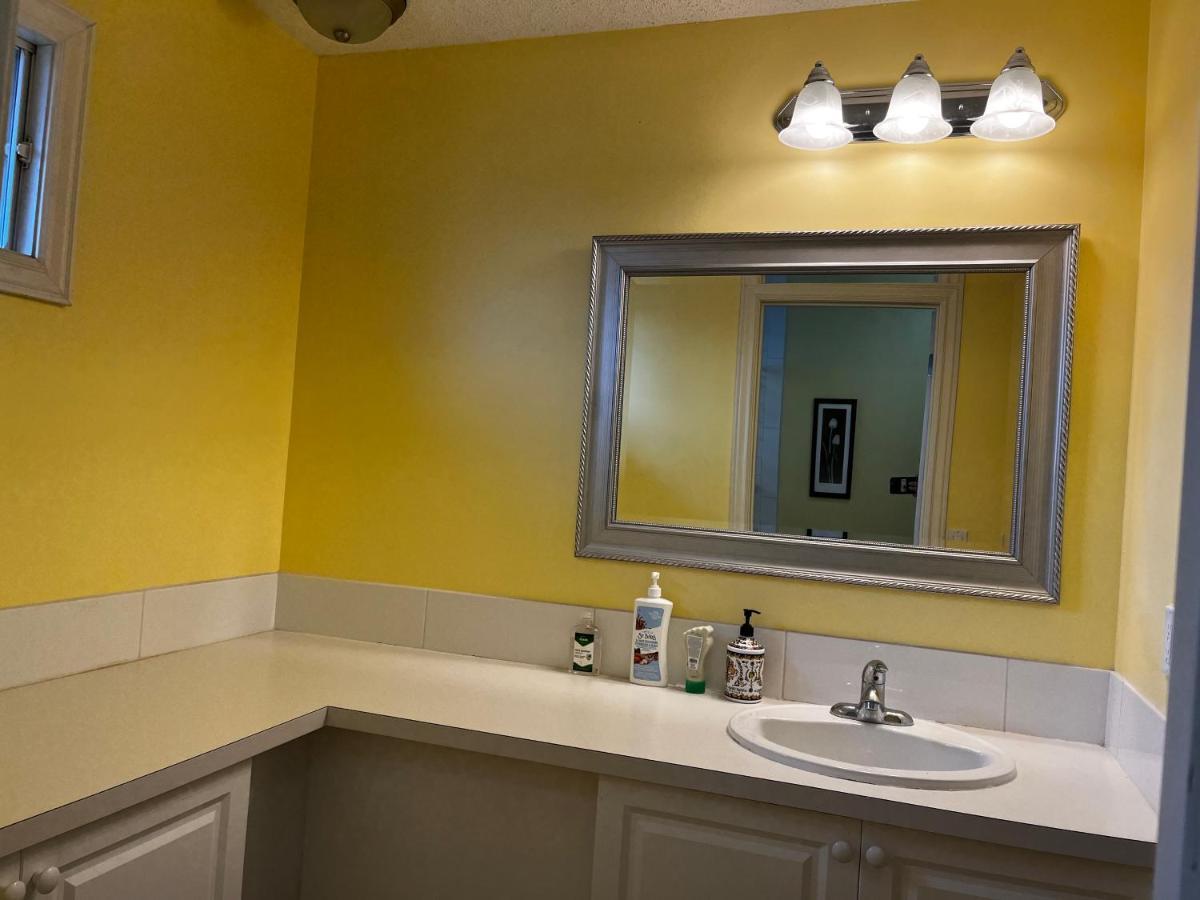 Beautiful Room Close Airport! Calgary Bagian luar foto